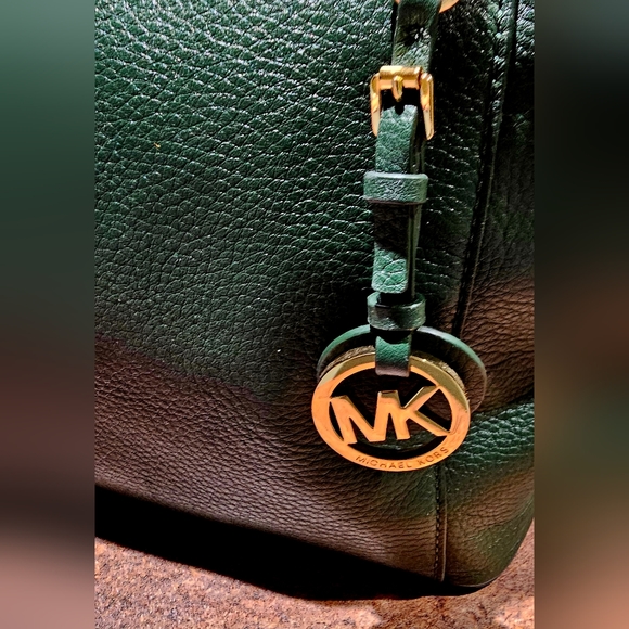 Michael Kors Jet Set East West LARGE Tote. NWT Moss - Picture 3 of 12